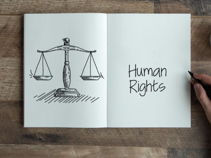 تحليل اجتماعي لقضايا حقوق الإنسان 